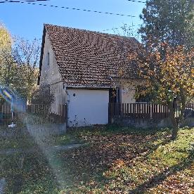 BIHARKERESZTES Belterület 976 helyrajzi számú természetben 4110 BIHARKERESZTES Arad utca 32. szám alatti ingatlan. 